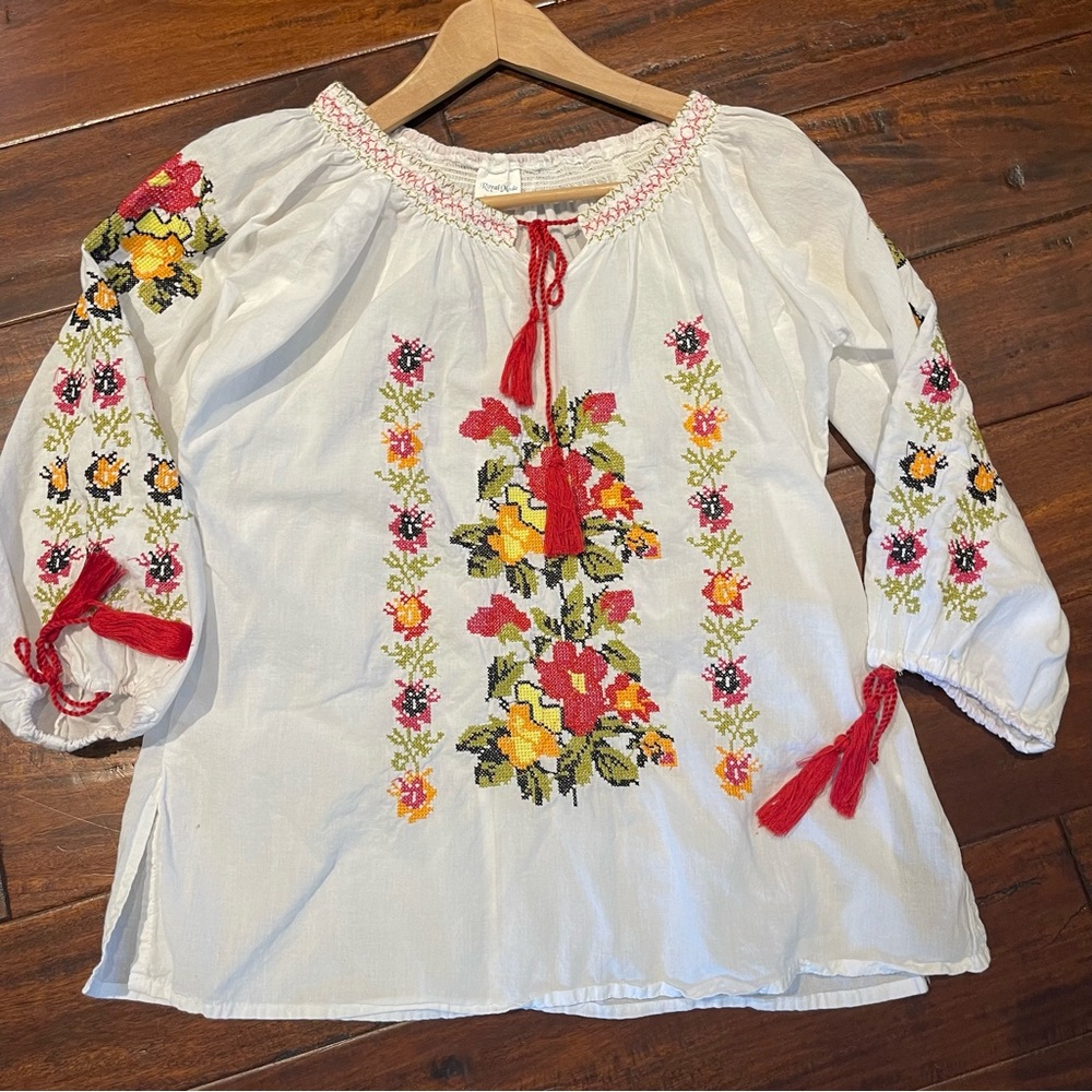 Royal Moda Boho Embroidered Top Size Medium